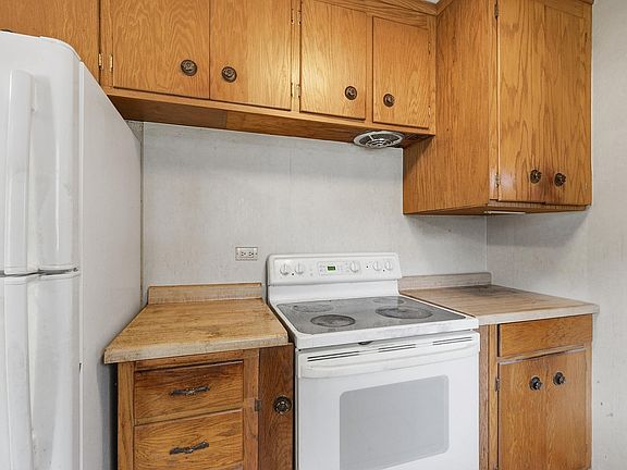 5th image of 2117 W 83rd St