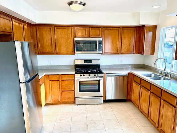4th image of 3321 Mentone Ave APT 09