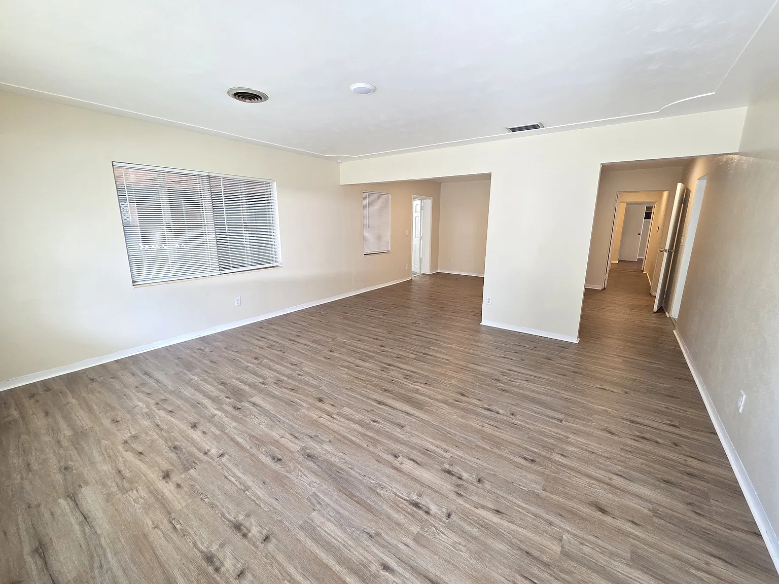 4 bed, 2285 sqft, $2,000 — Photo 3