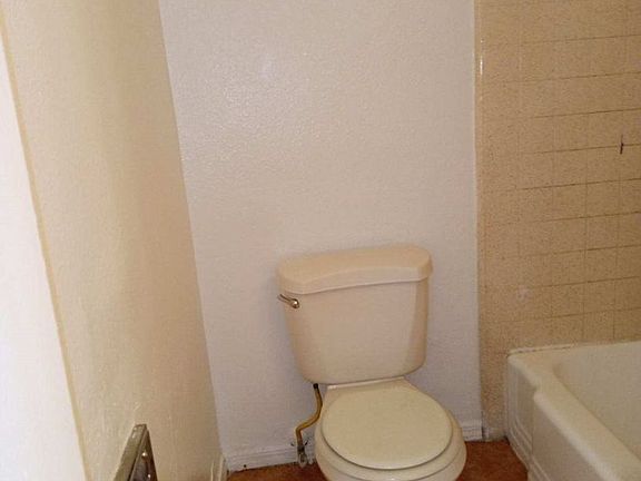 5th image of 6125 S Victoria Ave APT 4