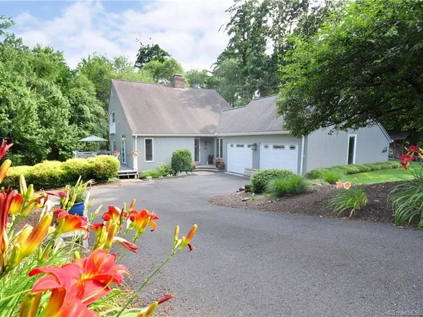 15 Castlewood Road, Simsbury, CT 06089
