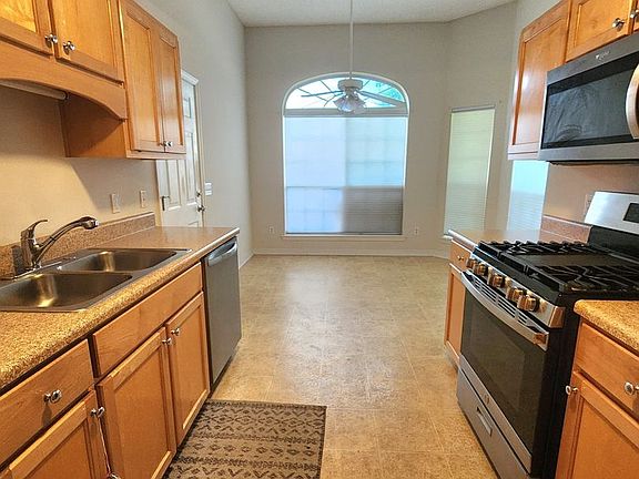 5th image of 4877 Genevive Ct