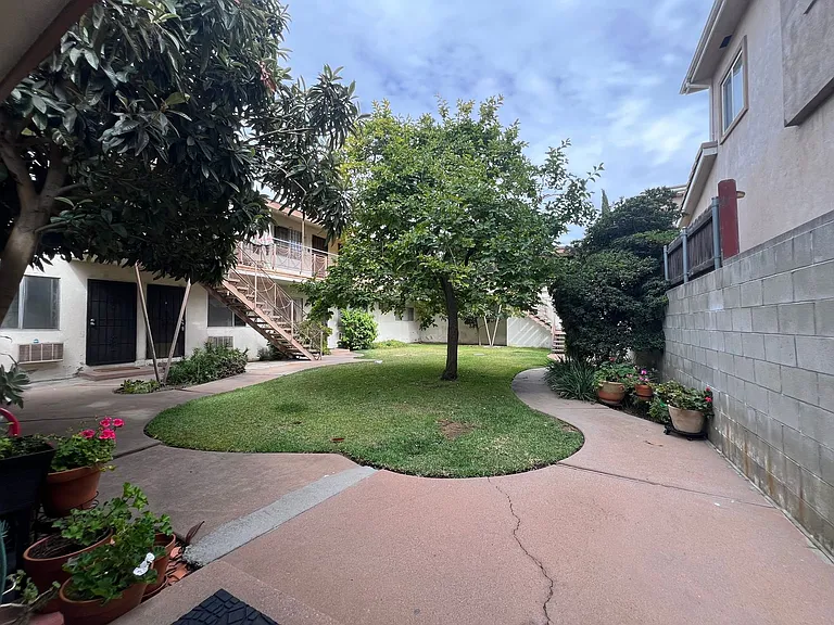 100 E Commonwealth Ave — Photo 2