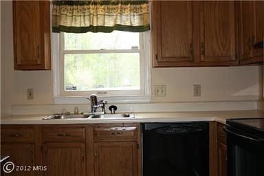 4th image of 406 Smith St