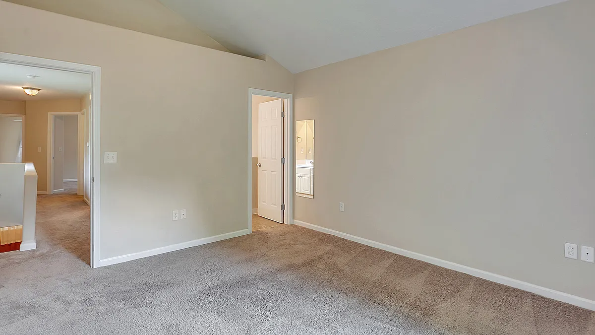 Building Photo - 9817 N Clarendon Ave