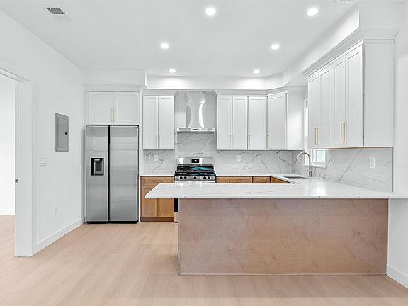 5th image of 6717 Madison St