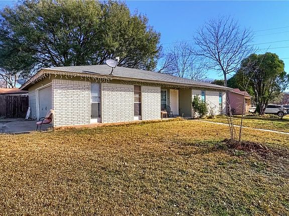 2nd image of 208 E Longspur Blvd