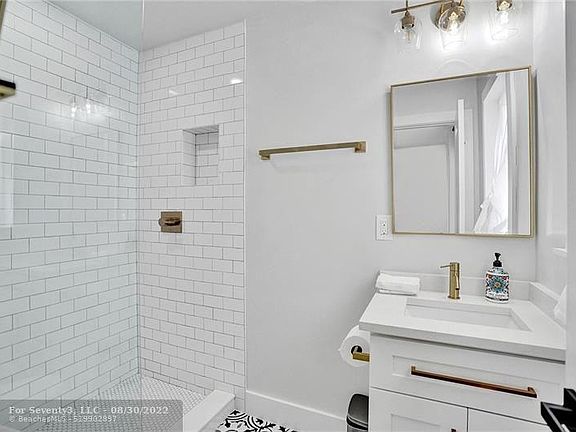 3rd image of 1969 NE 5th St #1