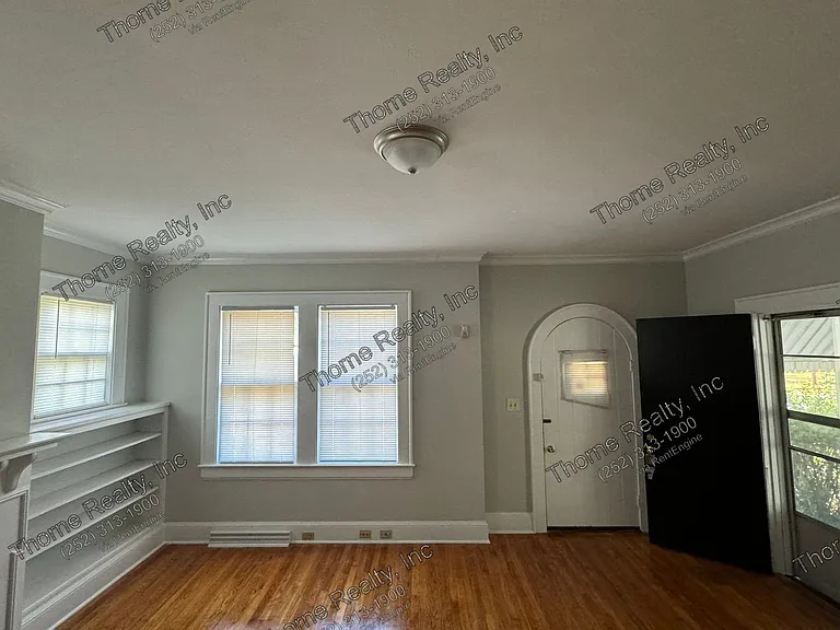 823 Western Ave — Photo 3