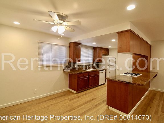 3rd image of 805 Halecrest Dr