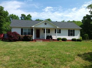 1049 Lewis Rd, Burns, TN 37029