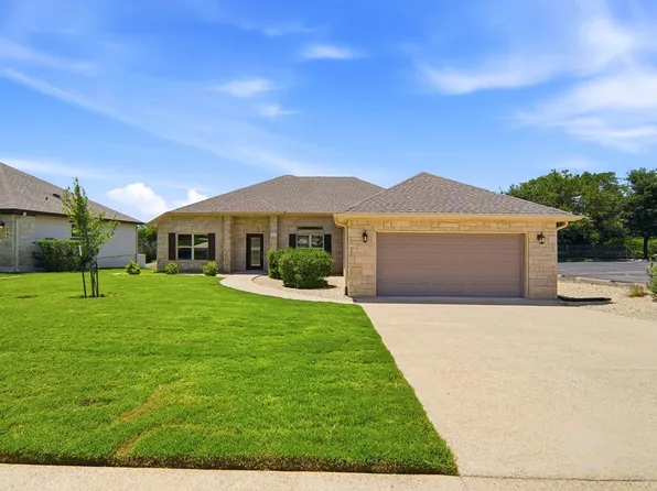 2011 Athens Ave N, Kerrville, TX 78028