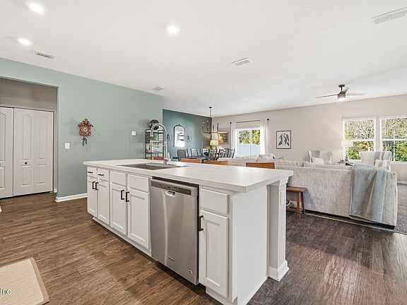 3rd image of 8017 CAPE FOX Drive
