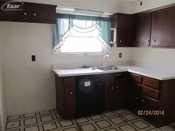2nd image of 5207 Greenleaf Dr
