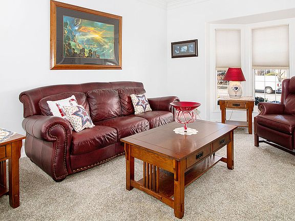 4th image of 4028 Schillinger Dr