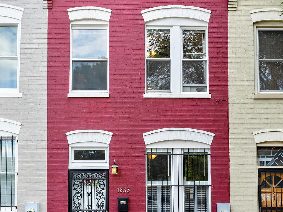 Welcome to 1233 Potomac Ave