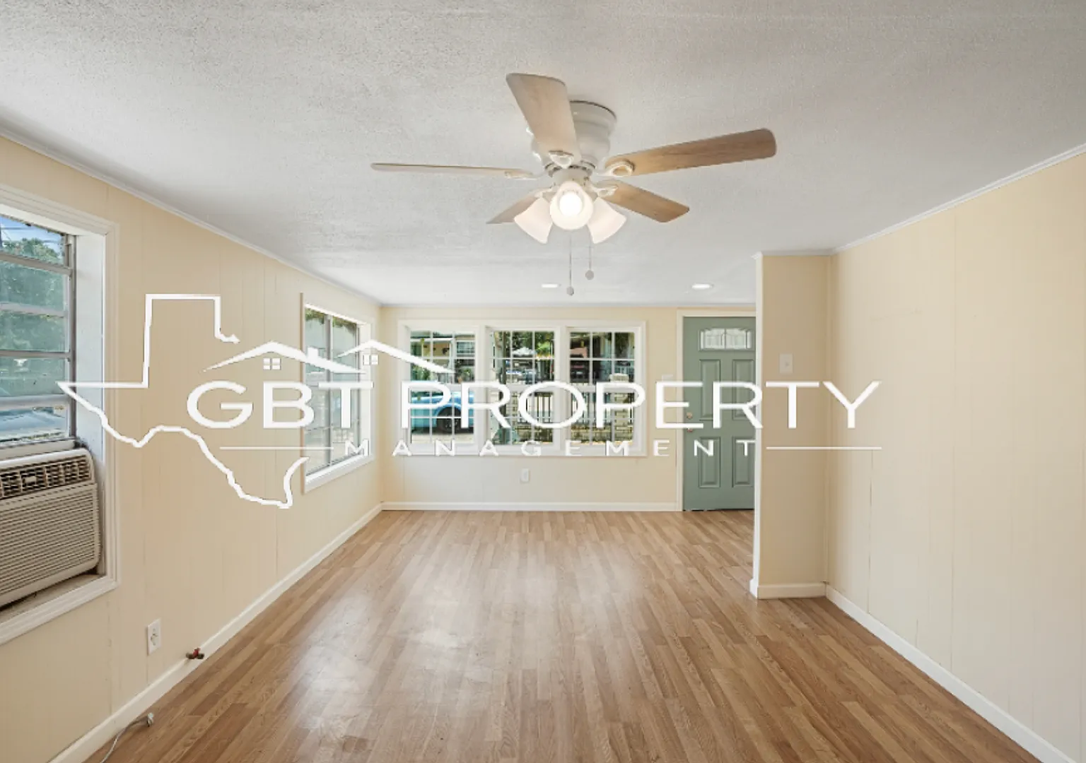 Fully Renovated 4 bedrooms 2 bathrooms! — Photo 4