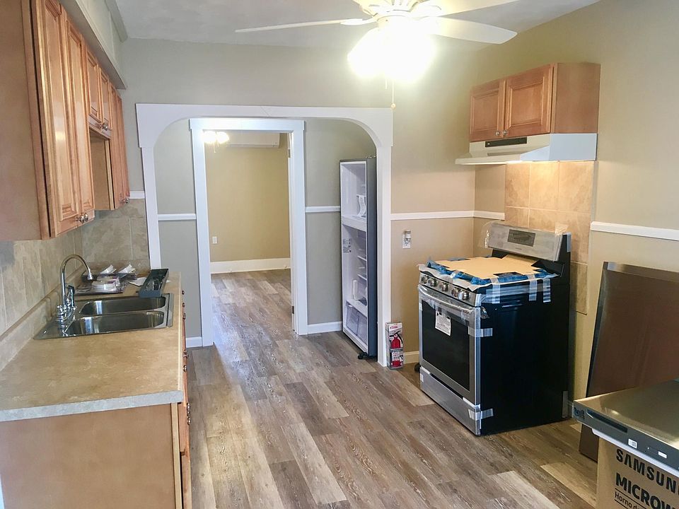 Full eat-in kitchen with brand new matching Samsung appliances to be completed this week
