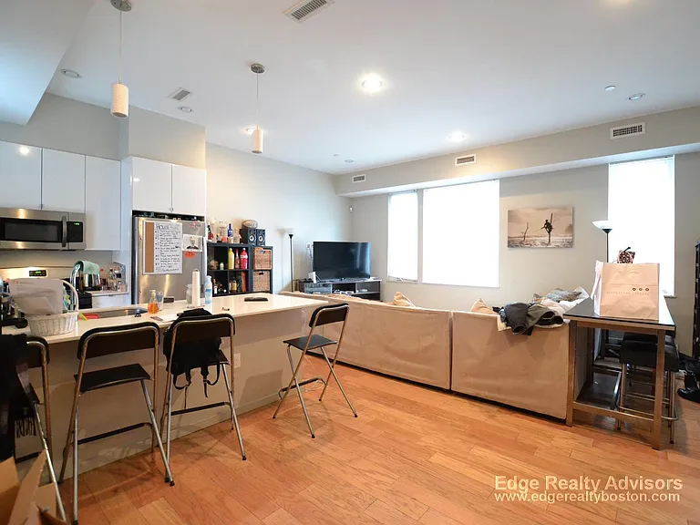55 Glenville Ave — Photo 4
