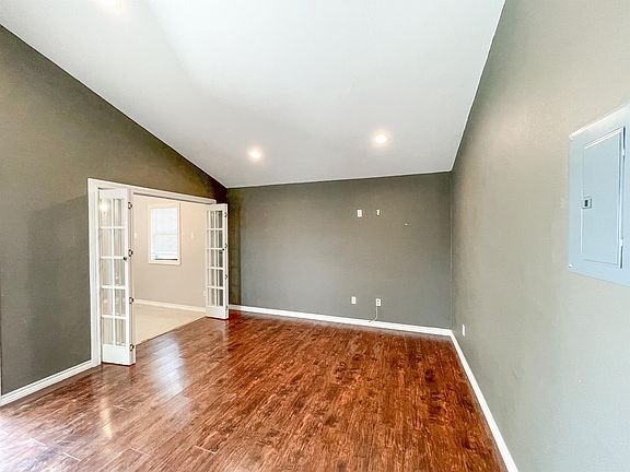 2nd image of 390 Hampshire St #B