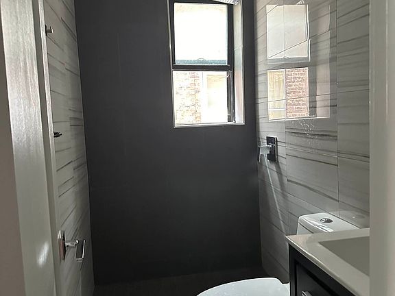 5th image of 234 E 116th St APT 22