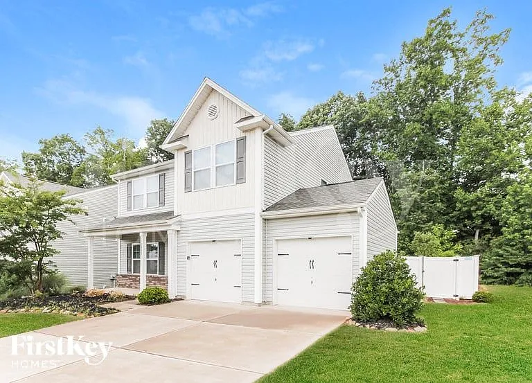 3815 Streamside Dr — Photo 2