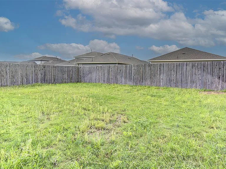 1311 Hazelton Cv — Photo 29