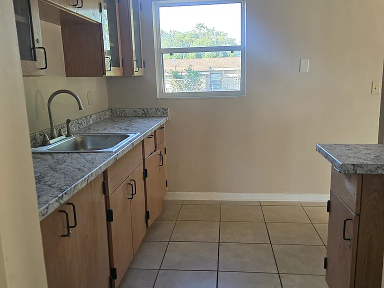 945 Shorecrest Ave — Photo 3