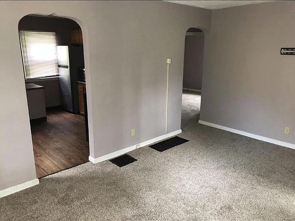 4th image of 2386 Joyce Ave