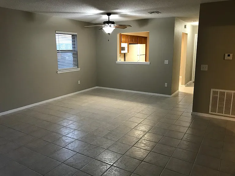 5 Eleanor Ln — Photo 4