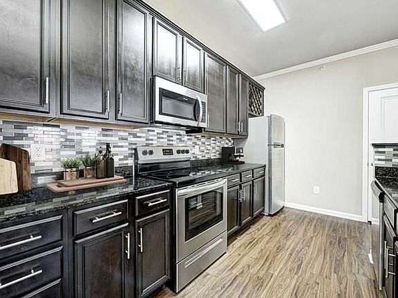 4th image of 11200 Helm Dr #1032