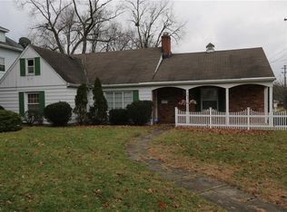 77 Southwick Dr, Bedford, OH 44146