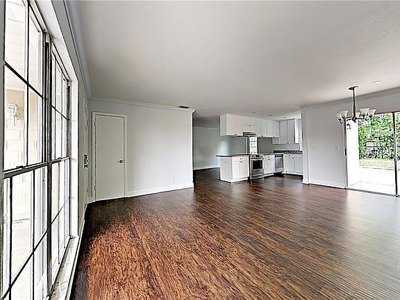 3rd image of 7822 Lakeside Blvd