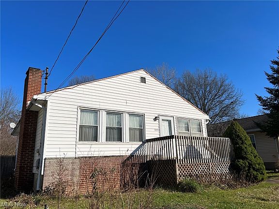 3rd image of 2645 Maplewood St