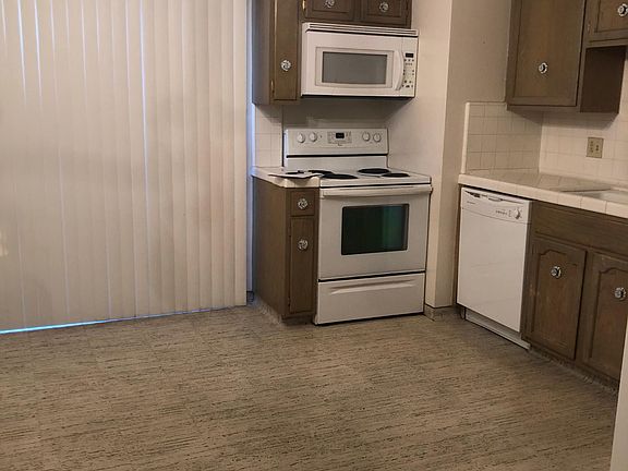 2nd image of 5077 E Belmont Ave APT B