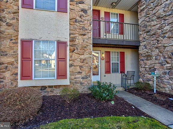 2nd image of 195 Oak Knoll Cir