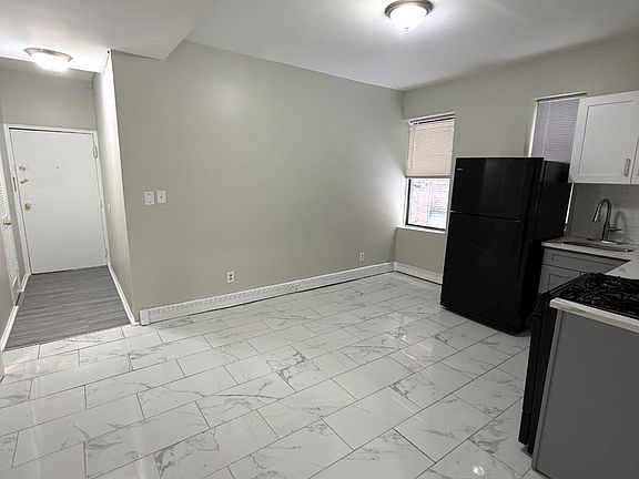 2nd image of 246 Roseville Ave #1F