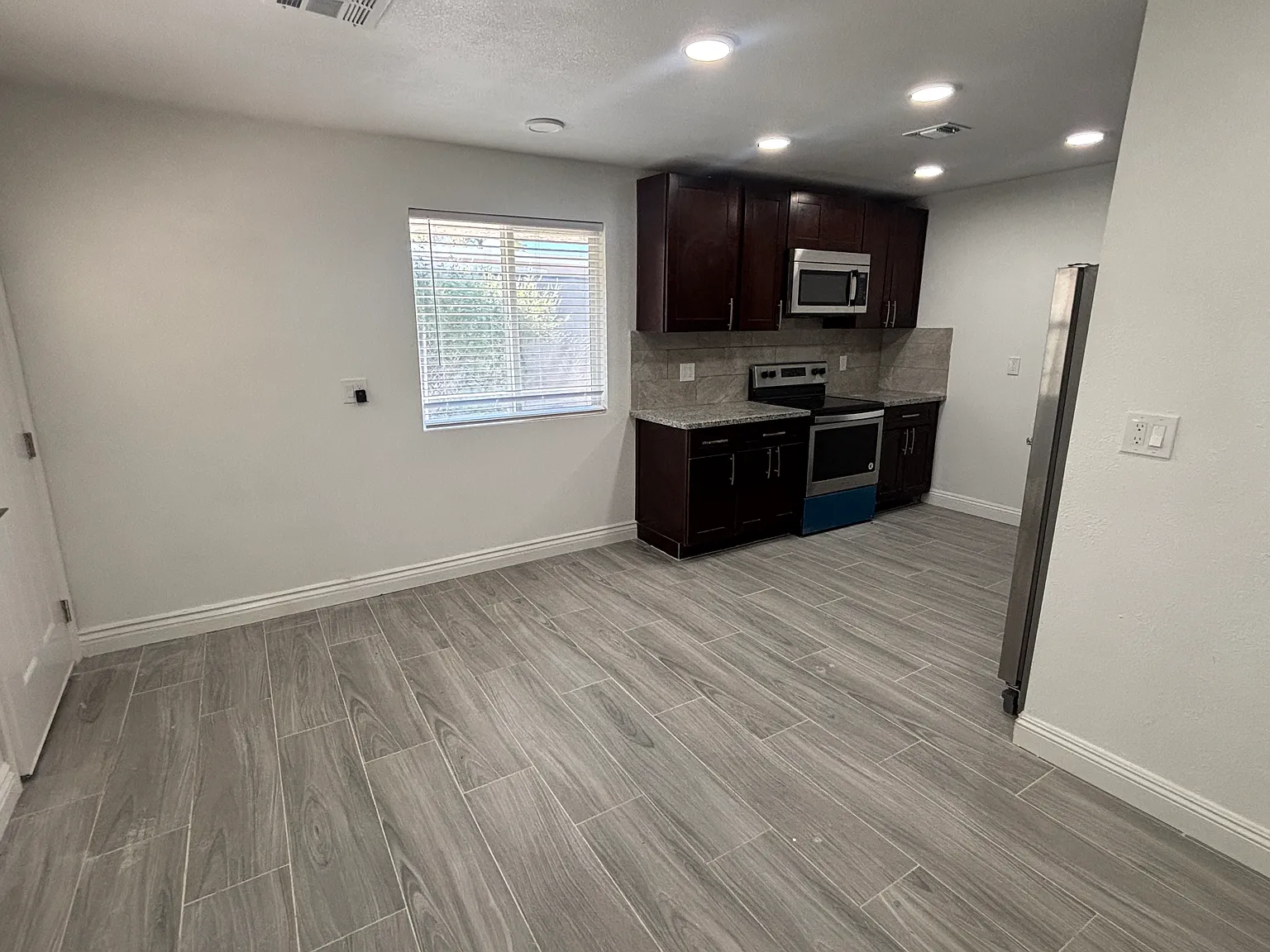 3 bed, 1000 sqft, $1,500 — Photo 4