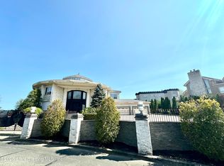 150 Nicolosi Dr, Staten Island, NY