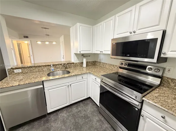 2711 Ocean Club Blvd APT 203, Hollywood, FL 33019