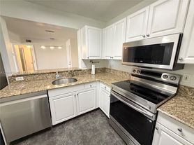 2711 Ocean Club Blvd, Hollywood, FL