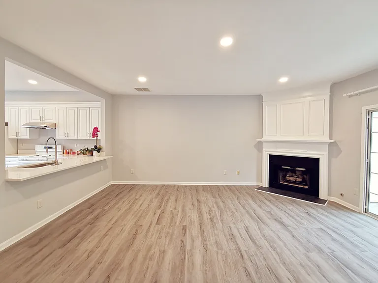 4645 Valais Ct #125 — Photo 18