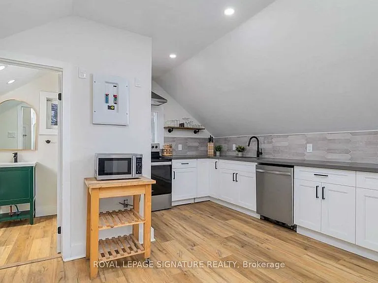 659 Dolph St N #UPPER — Photo 4
