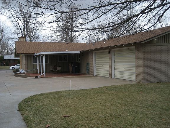 5th image of 1006 Lenox St