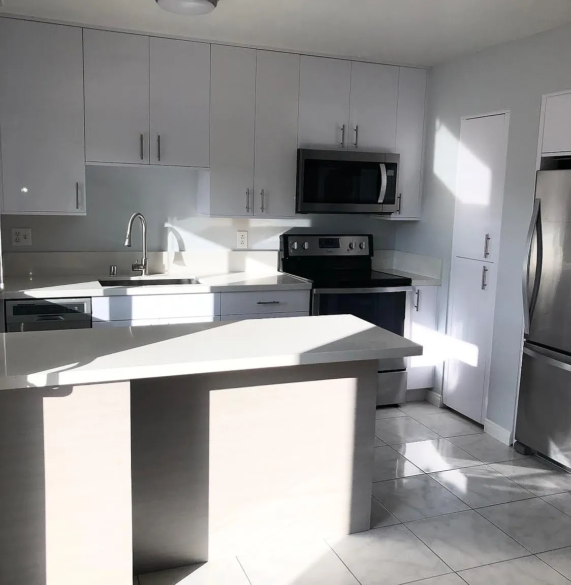 2 bed, 790 sqft, $2,975 — Photo 3