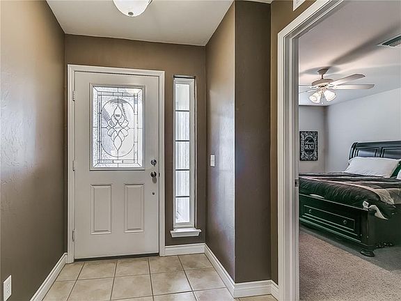 4th image of 11912 NW 136th Cir