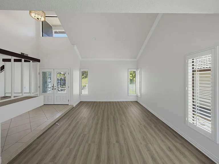1038 Rimwood Dr — Photo 7