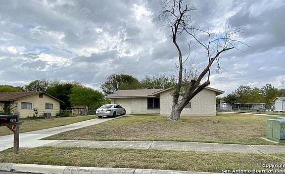 2nd image of 4539 Avenida Prima St