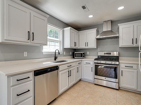 4th image of 13215 Emerald Creek Cir
