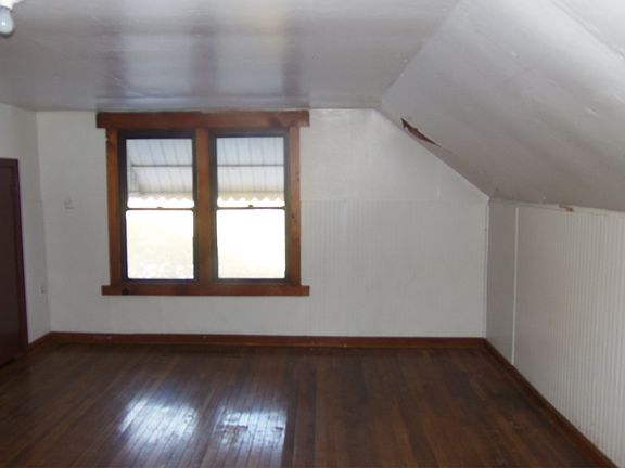 5th image of 127 Stroud Ave